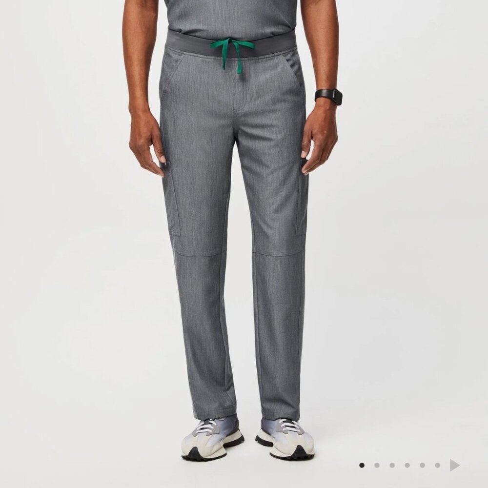 Figs Men's Graphite Cargo Scrub Pants